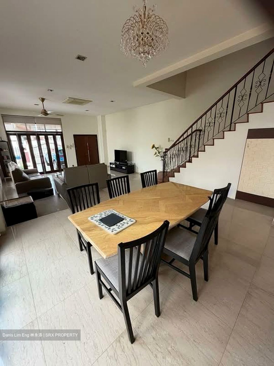 Phillips Avenue (D19), Semi-Detached #572263111